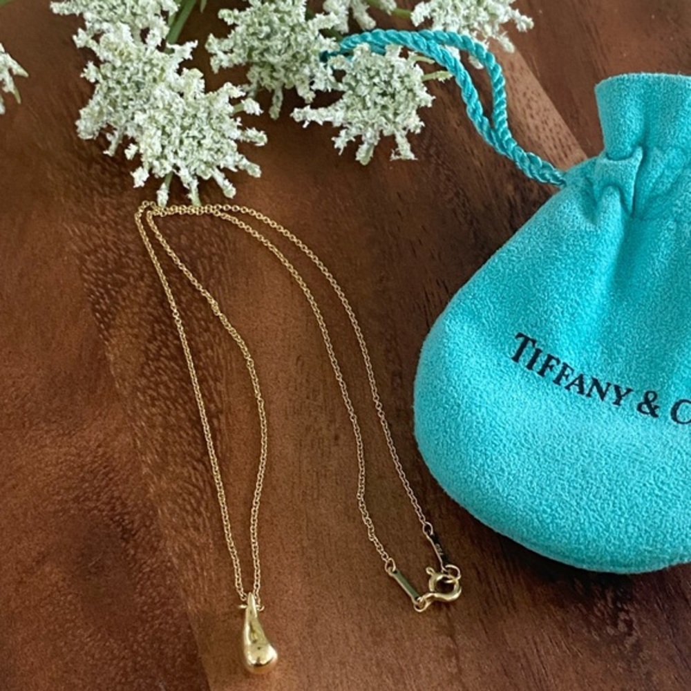 Tiffany & Co. 18k Yellow Gold Teardrop Pendant with Chain
